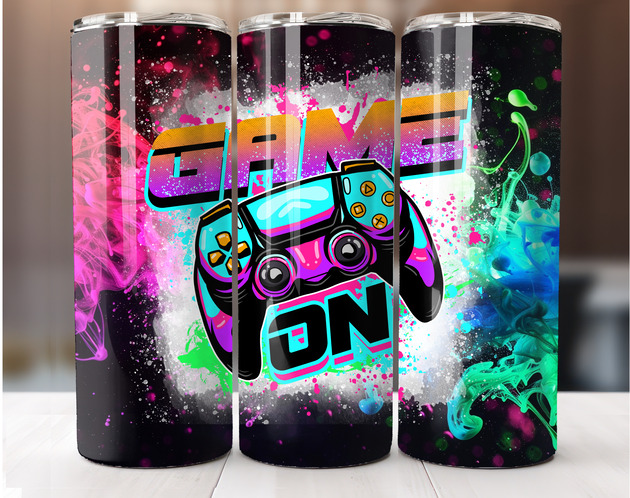 בקר משחק וידאו צבעוני עם שפריצים וספריי צבע.